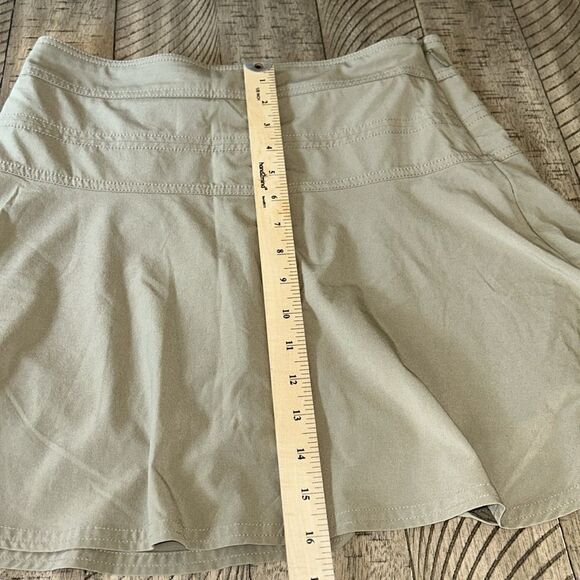 Athleta Active Skort 🎾 ⛳️ 🏝️ Security pocket in back. Great for travel 🧳 ✈️ - Picture 15 of 17